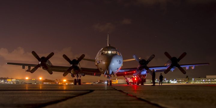 airplane-2037961_1920